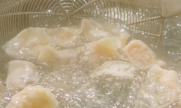 吃饺子